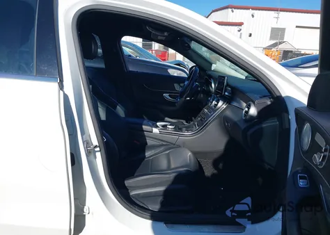 2016 Mercedes-Benz C 300 Sport z USA, uszkodzony, nr VIN 55SWF4JB0GU167033